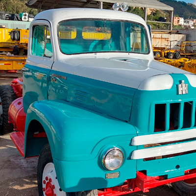 RESTAURACIÓN DE CARRO ANTIGUO